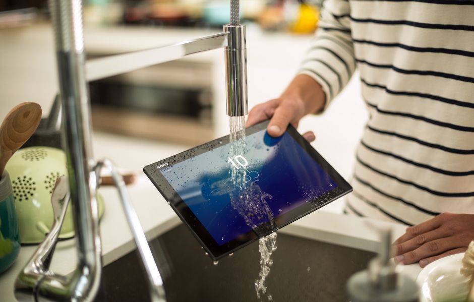 xperia-z4-tablet-waterproof-and-dust-tight-627cf5c5a80bf01f7d64e965292986cb-940.jpg