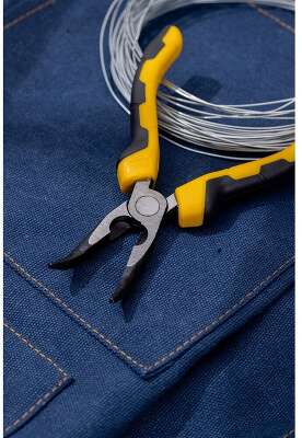 Удлиненные плоскогубцы с изогнутыми губками Deli DL2306 160мм, угол загиба губок 30°, сталь CrV, двухкомпонентная ручка