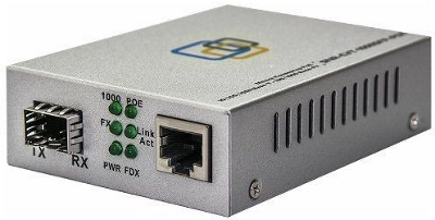 Медиаконвертер/ Медиаконвертер 10/100/1000-Base-T c PoE / 100/1000Base-FX с SFP-портом