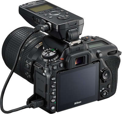 Цифровая фотокамера Nikon D7500 Body