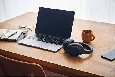 Беспроводные наушники Sony WH-1000XM4 с шумоподавлением, чёрные