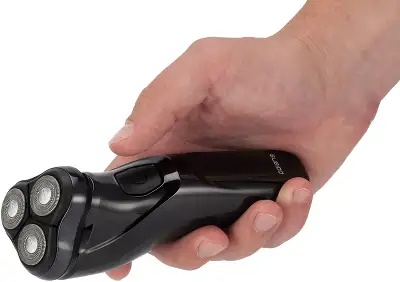 Бритва роторная Polaris WaterFlex PMR 0415R реж.эл.:3 питан.:элек.сеть/аккум. черный