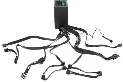 Блок питания Aerocool ATX 650W KCAS 80+ gold (20+4pin) APFC 120mm fan color LED 6xSATA RTL