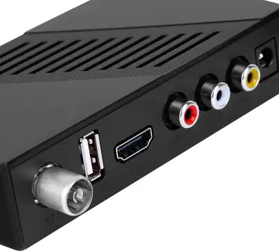 Цифровая ТВ-приставка Starwind CT-140 черный