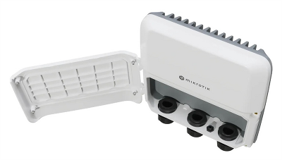Маршрутизатор MikroTik RB5009UPR+S+OUToutdoor heavy-duty PoE router1x 2.5 Gigabit Ethernet, 10G SFP+, 1GB of RAM, 1GB NAND, modern quad-core CPU, 9 (!) powering options, durable IP66 waterproof enclosure.