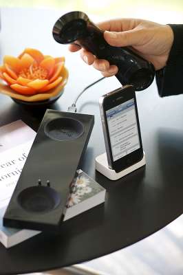Bluetooth-гарнитура Native Union Curve с базой, белая [MM03-WHT-HG]