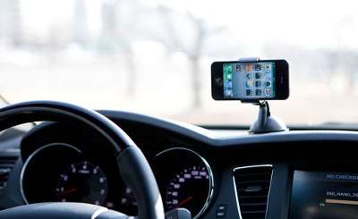 Универсальный автомобильный держатель ExoMount для iPhone 4/4S, белый