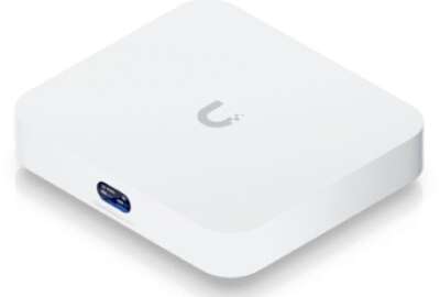 UBIQUITI UCG-Ultra Маршрутизатор 4 ядра (1,5 ГГц), 4х 1G RJ45, 1х 2.5G RJ45 WAN