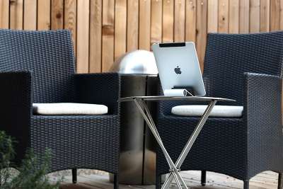 Алюминиевая подставка Just Mobile ST-828 для iPad