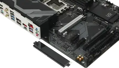 Материнская плата Gigabyte Z790 UD AX Soc-1700 Intel Z790 4xDDR5 ATX AC`97 8ch(7.1) 2.5Gg RAID+HDMI+DP