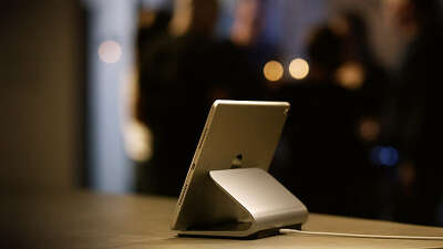 Док-станция Logitech Base Charging Stand для iPad, Silver [939-001471]
