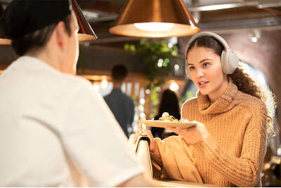 Беспроводные наушники Sony WH-1000XM4, с шумоподавлением, серебристые