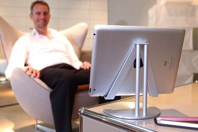 Алюминиевая подставка Just Mobile ST-818 для iPad