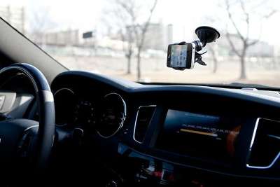 Универсальный автомобильный держатель ExoMount для iPhone 4/4S, белый