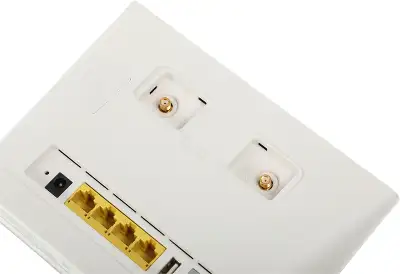 Интернет-центр Huawei B315s-22 (51067677) 10/100/1000BASE-TX/4G(3G) cat.4 белый