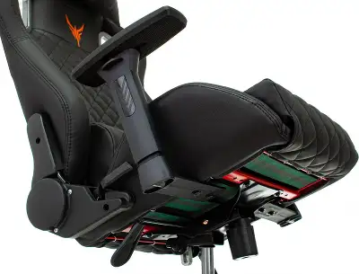 Кресло игровое Knight Outrider черный/оранжевый ромбик эко.кожа с подголов. крестов. металл